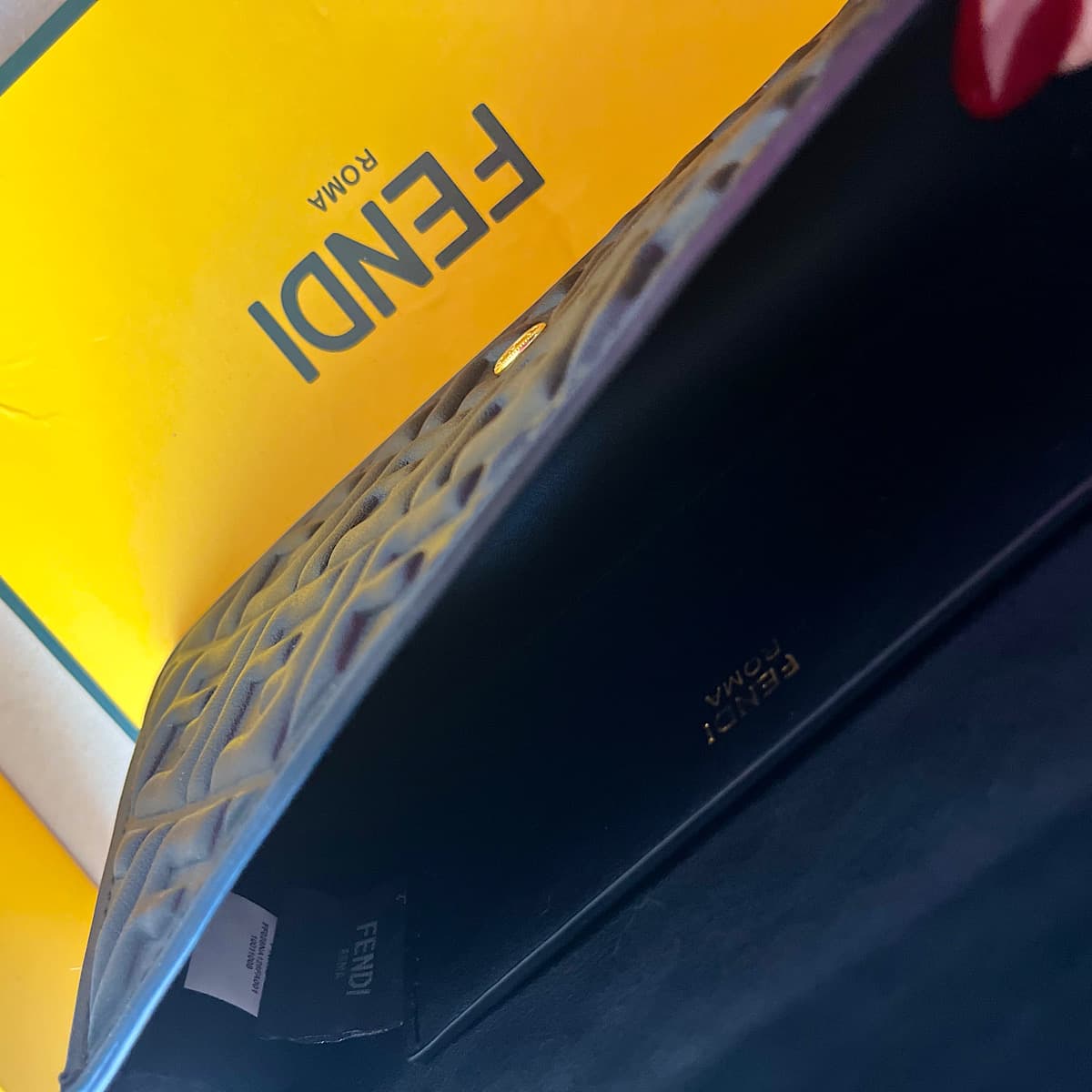 کیف فندی (Fendi Baguette Bag) — تصویر ۴