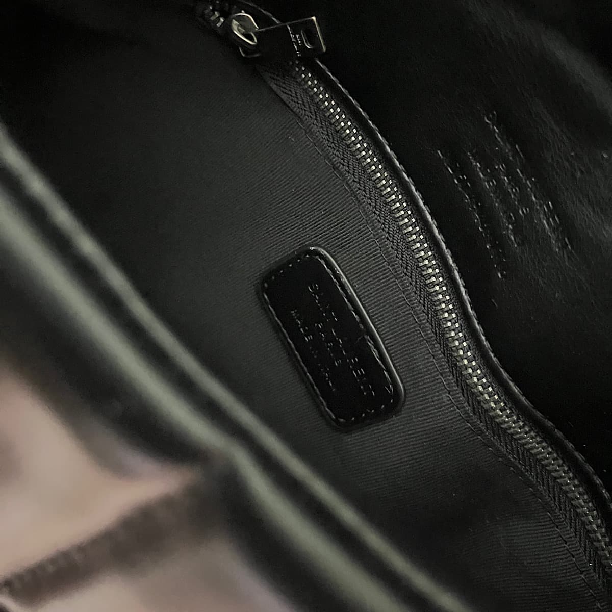 کیف ایوسن لورن (Saint Laurent Loulou bag) — تصویر ۶