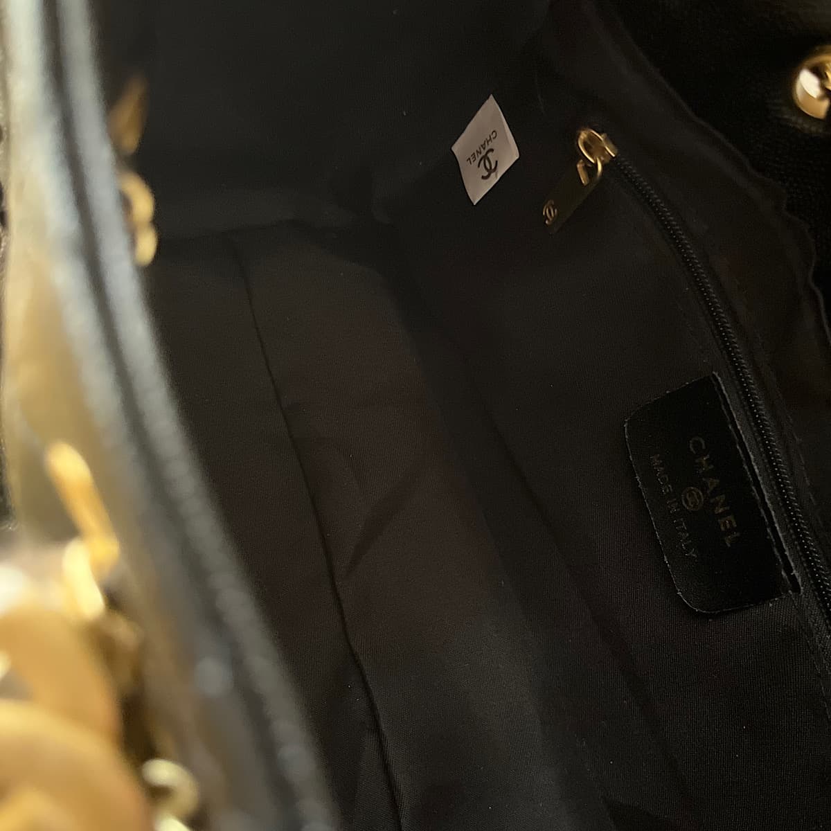 کیف شنل (CHANEL Hobo Bag Black Caviar Antique Gold Hardware) — تصویر ۵