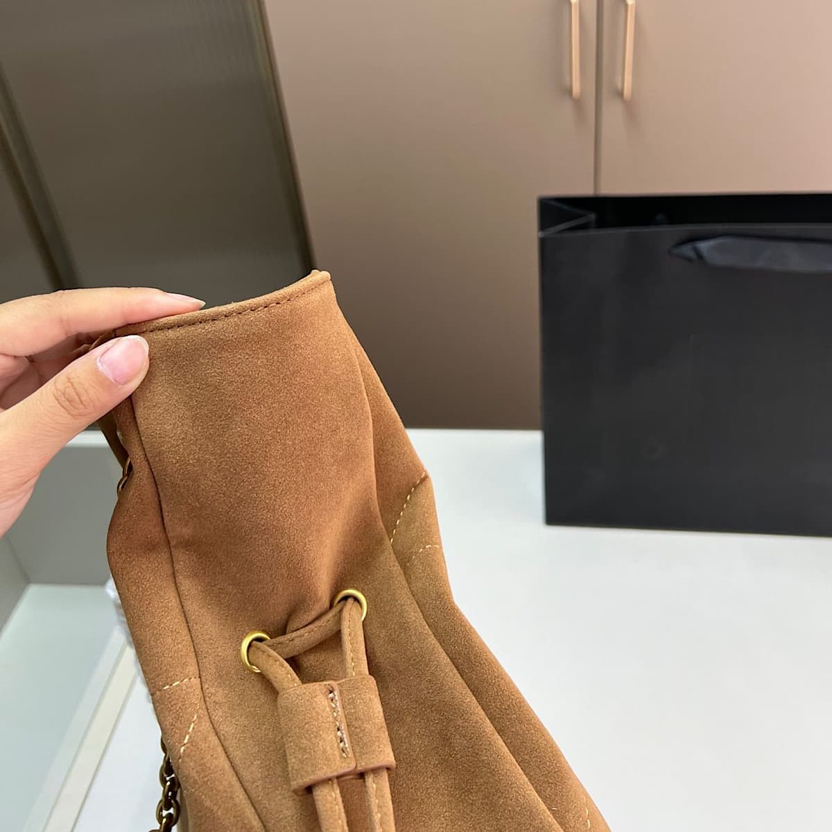 کیف ایوسن لورن توت بگ (Saint Laurent Jamie Suede Tote Bag) — تصویر ۴