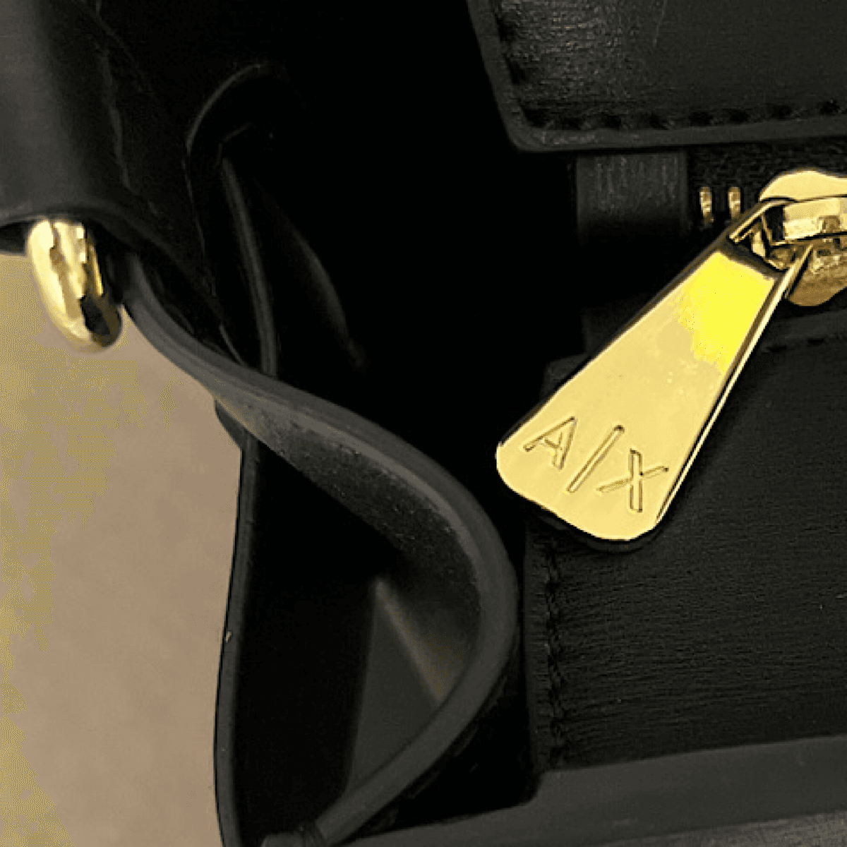 کیف جورجیو آرمانی (armani exchange bag) — تصویر ۱۱