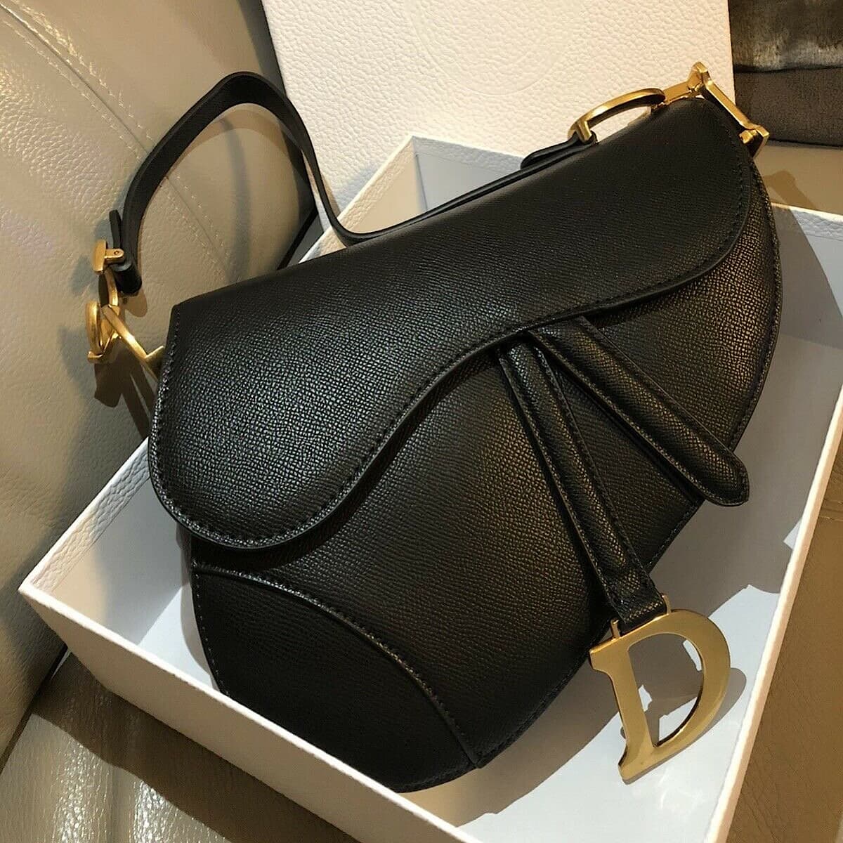 کیف کریستین دیور مدل سدل (Dior Saddle Bag) — تصویر ۲