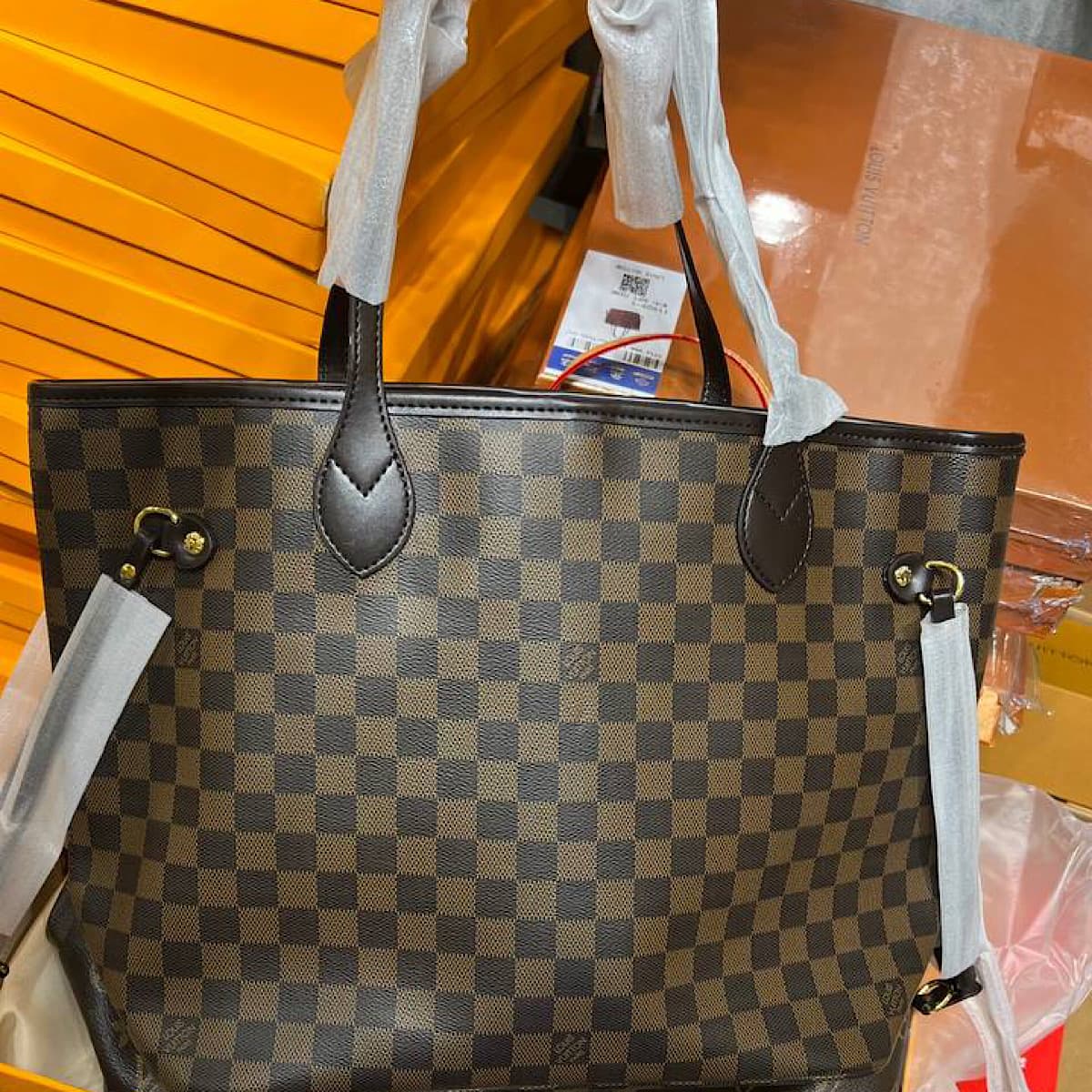 کیف لویی ویتون توت بگ LV — تصویر ۵