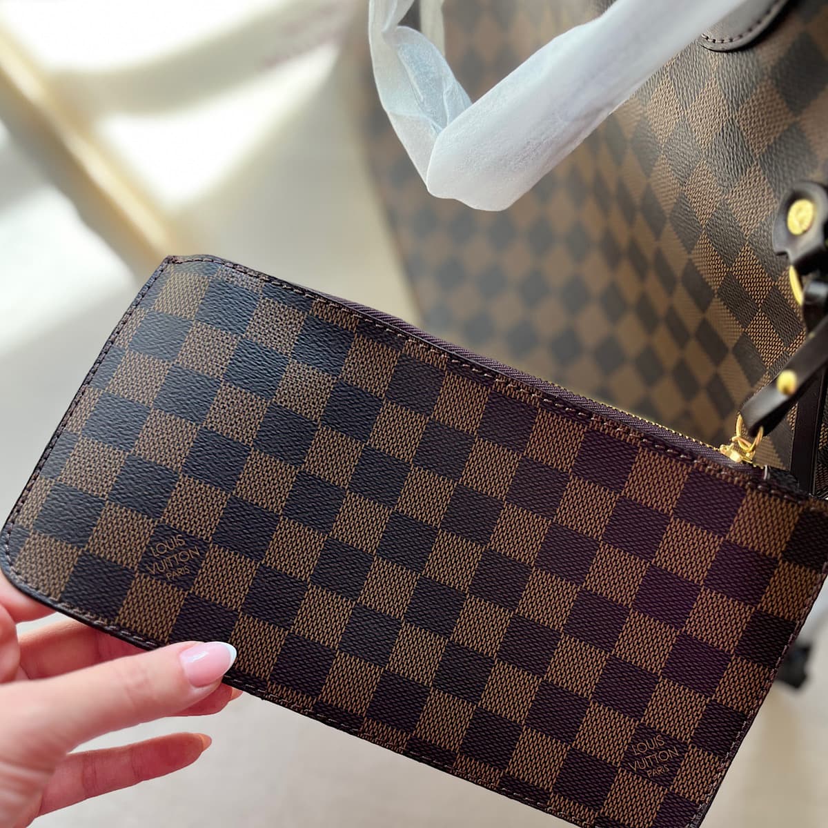 کیف لویی ویتون توت بگ LV — تصویر ۶