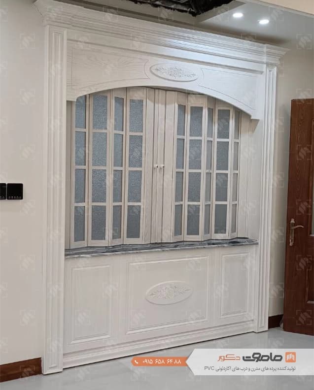 درب آکاردئونی pvc پنجره دار رنگ سفید صدفی P-8
