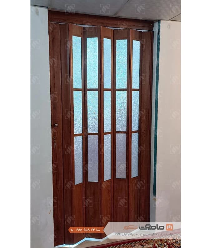 درب آکاردئونی pvc پنجره دار رنگ والیس کد P-4