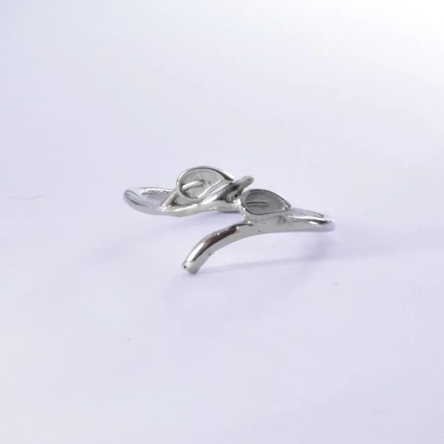 انگشتر نقره زنانه Gemless ظریف آبکاری رودیوم طرح گلبرگ، کد 361 — تصویر ۵