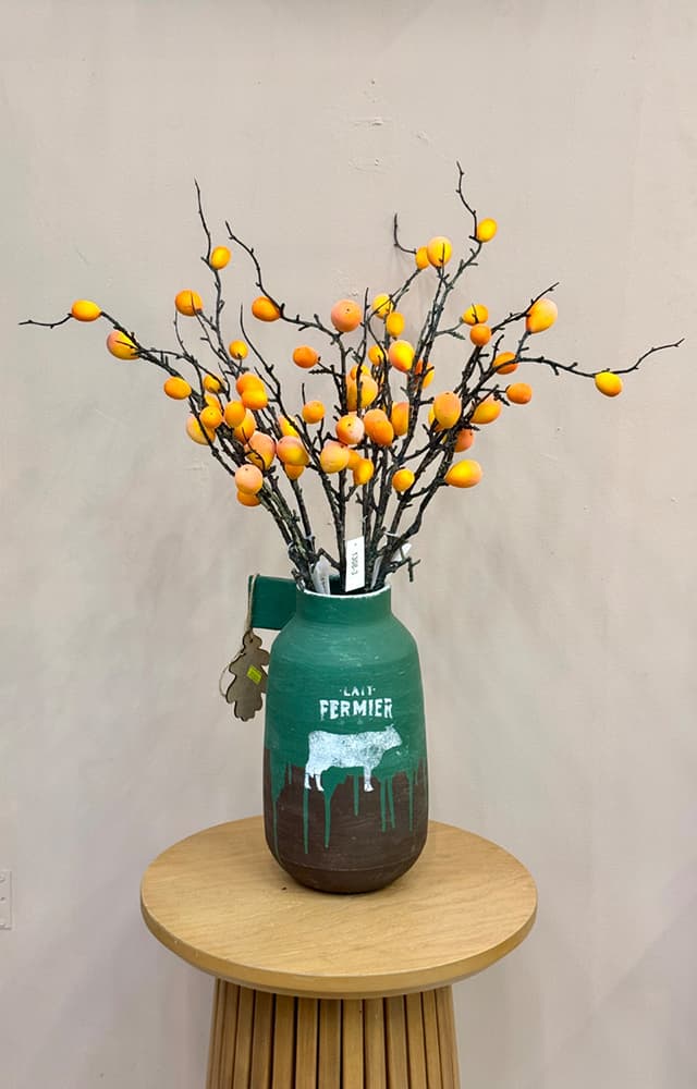 شاخه میوه گلابی جنگلی