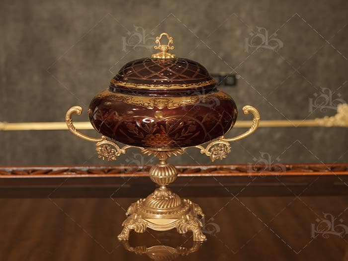 سه تیکه شمعدان چراغ و شکلات خوری تراش دار — تصویر ۴