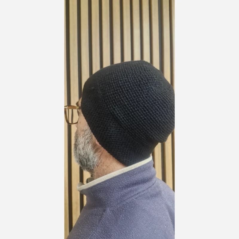 کلاه قلاب بافی سنتی خراسان لبه دار مشکی رنگ — تصویر ۳