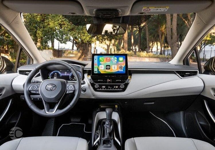 گلس کابین تویوتا کرولا | محافظ مانیتور و کنسول خودرو TOYOTA COROLLA به همراه پارکابی و دستگیره درب