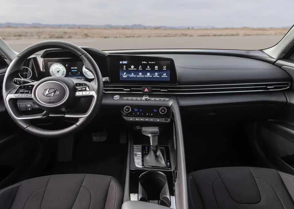 محافظ کنسول و نمایشگر خودرو هیوندا النترا 2025 | HYUNDAI ELANTRA — تصویر ۳
