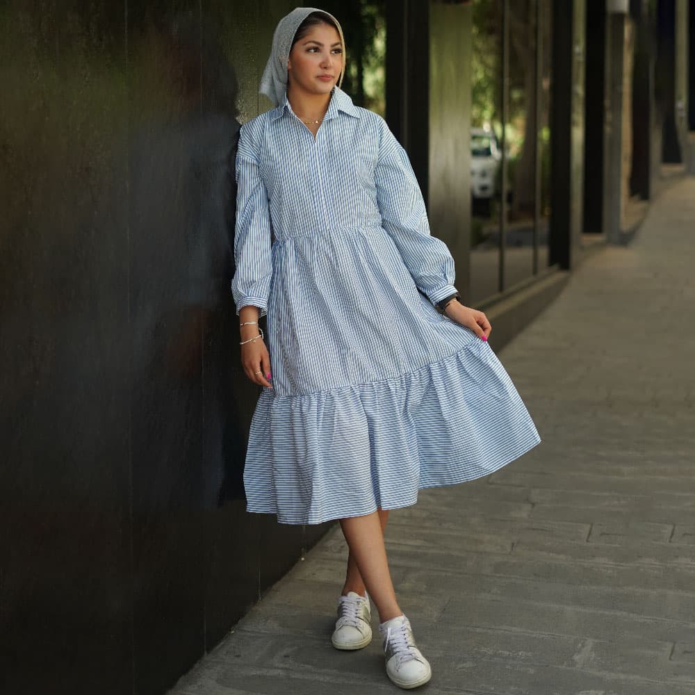 پیراهن زنانه راهراه آبی با طراحی چیندار – ترند ۲۰۲۵