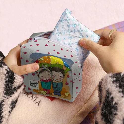 کیف پد بهداشتی فیوری مدل فانتزی طرح لاویز کد 2243 — تصویر ۴