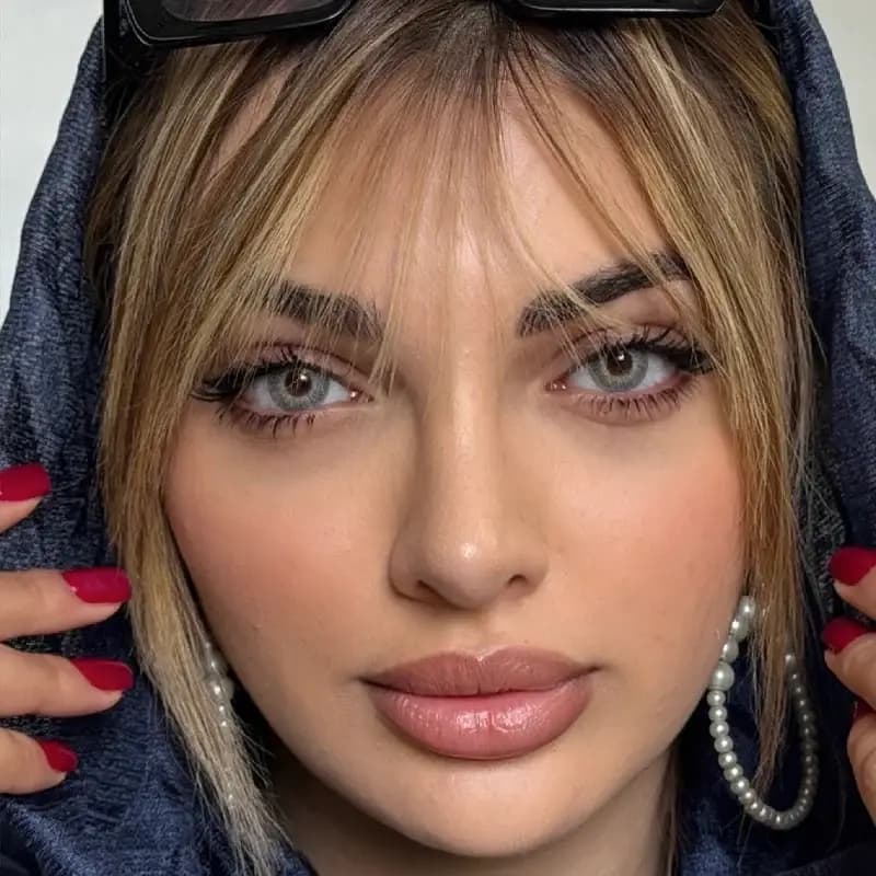 لنز کریستال اریکا طوسی رگه دار