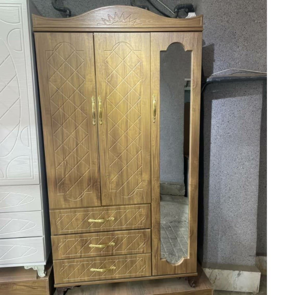 کمد لباس سه درب مدل سرو — تصویر ۴