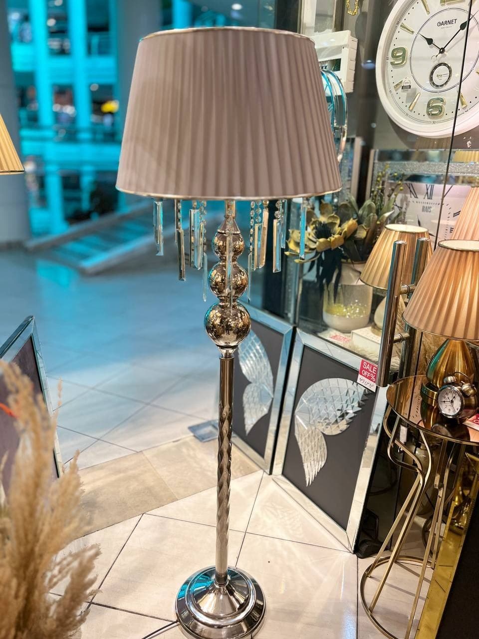آباژور ایستاده مدل کنار سالنی سه گوی