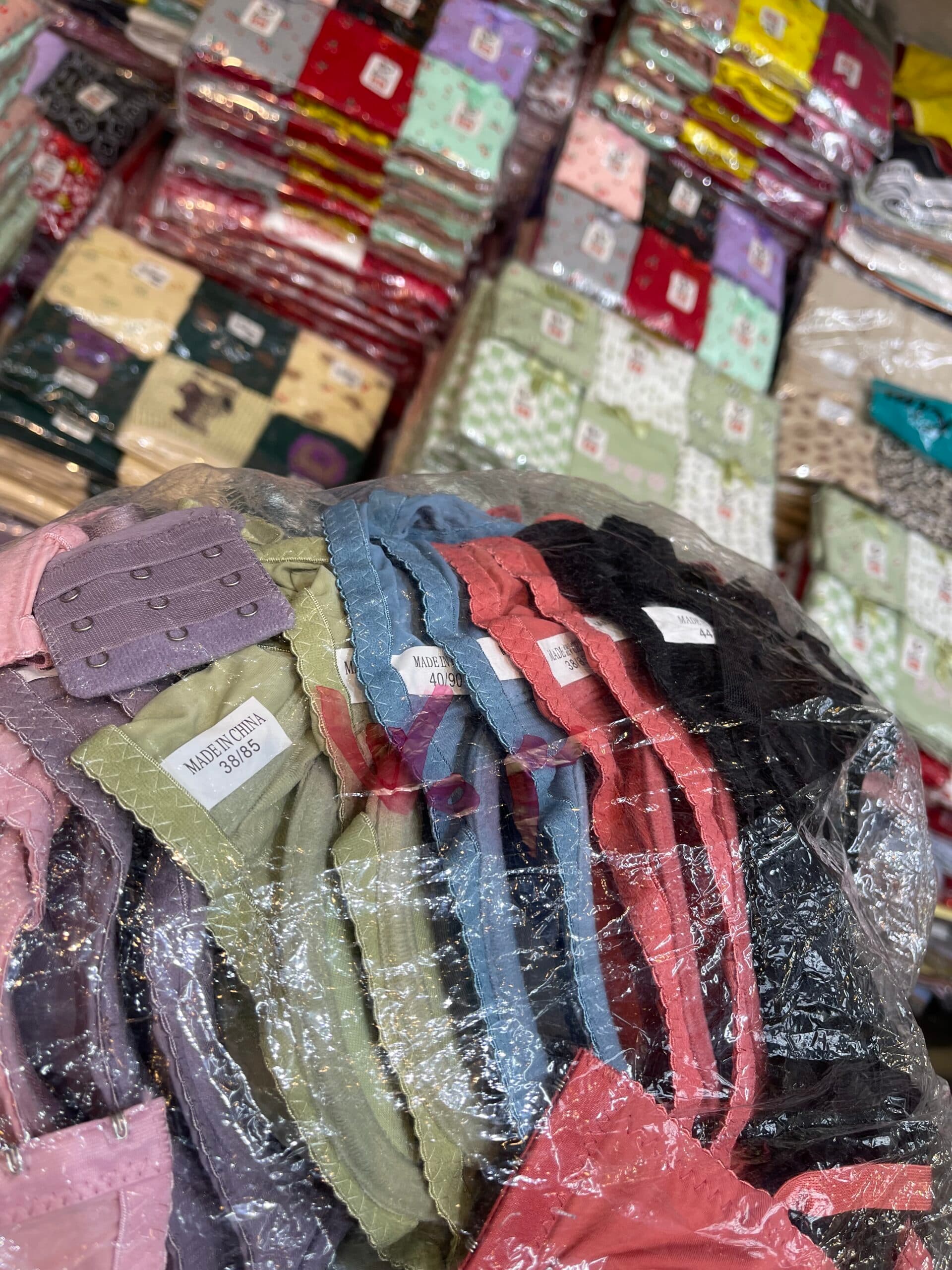 سوتین زنانه اسفنجی فنردار جکدار کد 703 مارک قمبر ( بسته ۱۲ تایی ) — تصویر ۴