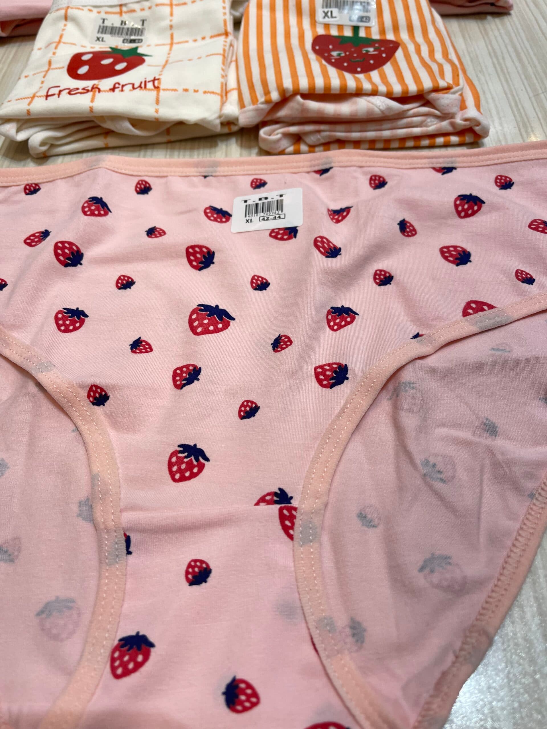 شورت نخ پنبه تم توت فرنگی صورتی مارک تی بی تی ( بسته ۱۲ تایی ) — تصویر ۴