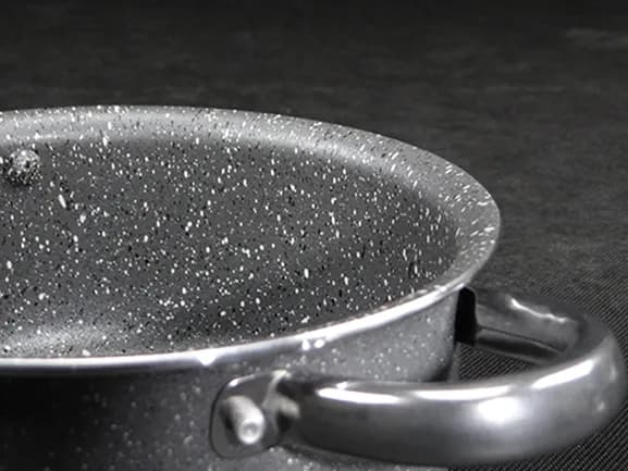 قابلمه درب پیرکس کاج تفلون سایز 20 — تصویر ۷