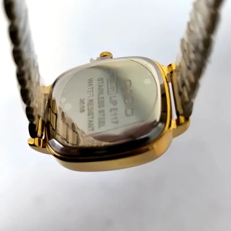 ساعت زنانه کاسیو مربعی تاریخ دار – Casio – 209001 — تصویر ۴