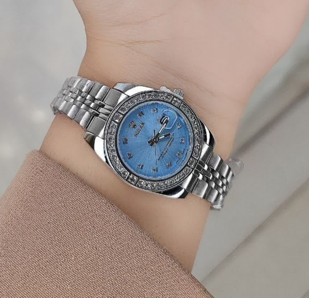 ساعت مچی زنانه Rolex رولکس dajust دورنگین موتور ضدآب 3Atm دارای روزشمار مارک حک شده رولکس بر روی پیچ تنظیم بند استیل رنگ ثابت شیشه (تلسکوپی) کریستال ضدخش