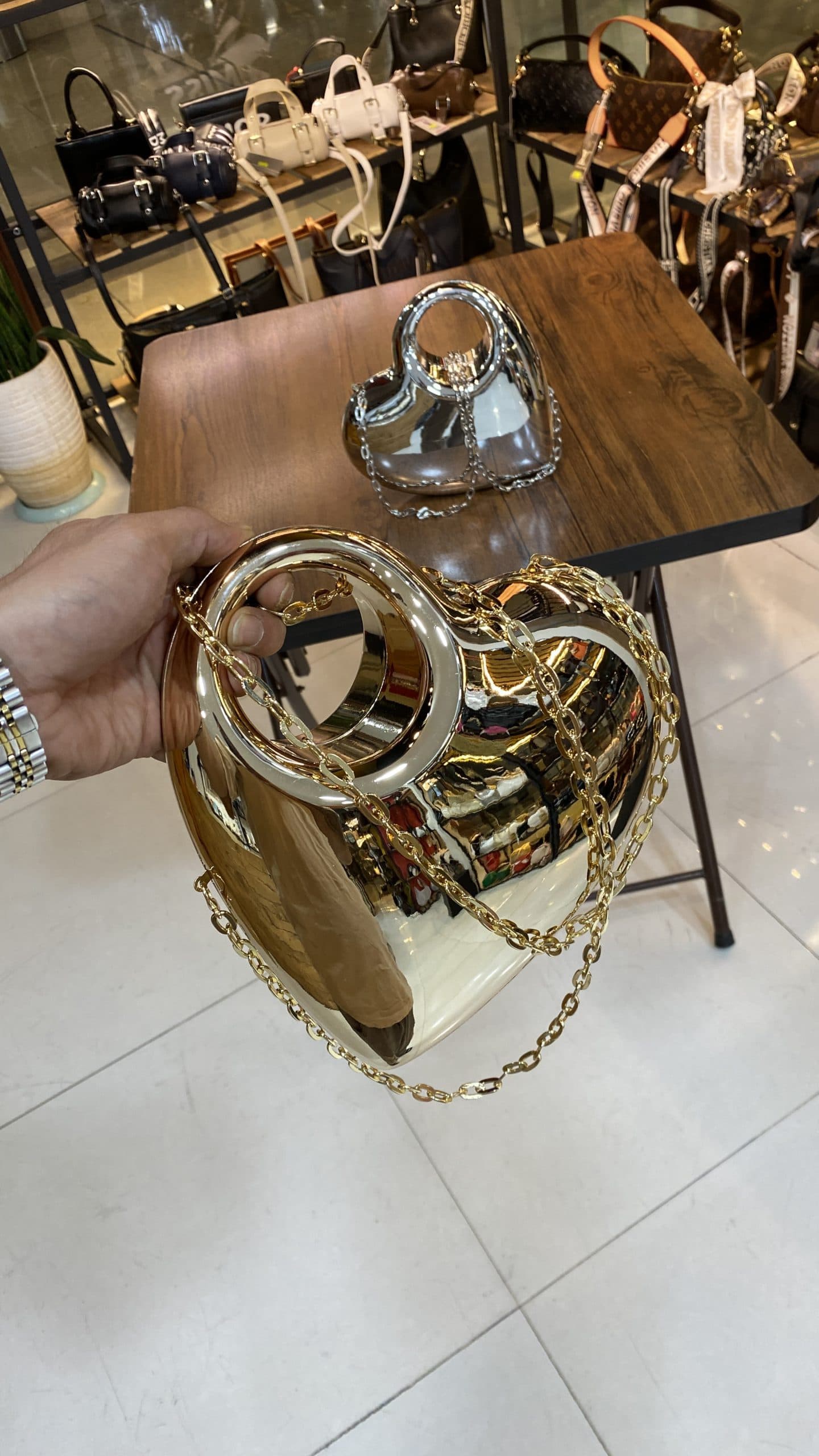 كيف اينه اى قلبى — تصویر ۲