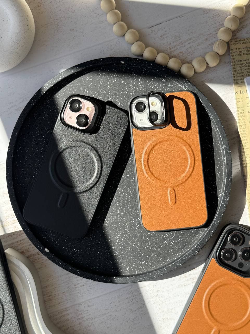قاب گوشی مگ سیف چرمی لنز استند شو برای آیفون — تصویر ۳