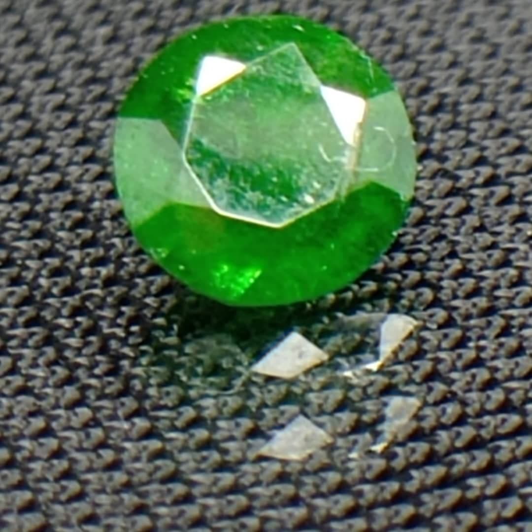 جواهر دمانتوئید D70