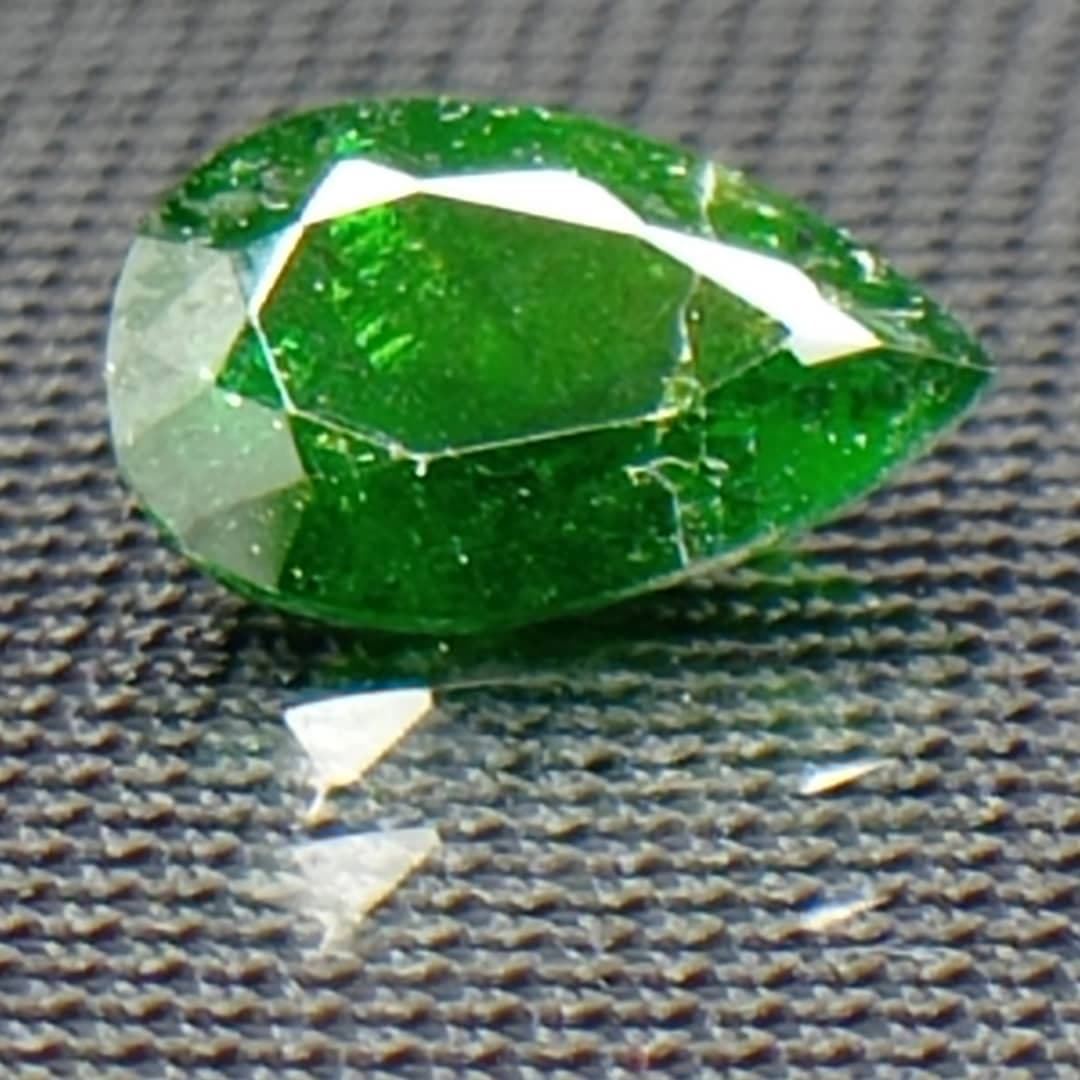 جواهر دمانتوئید D65