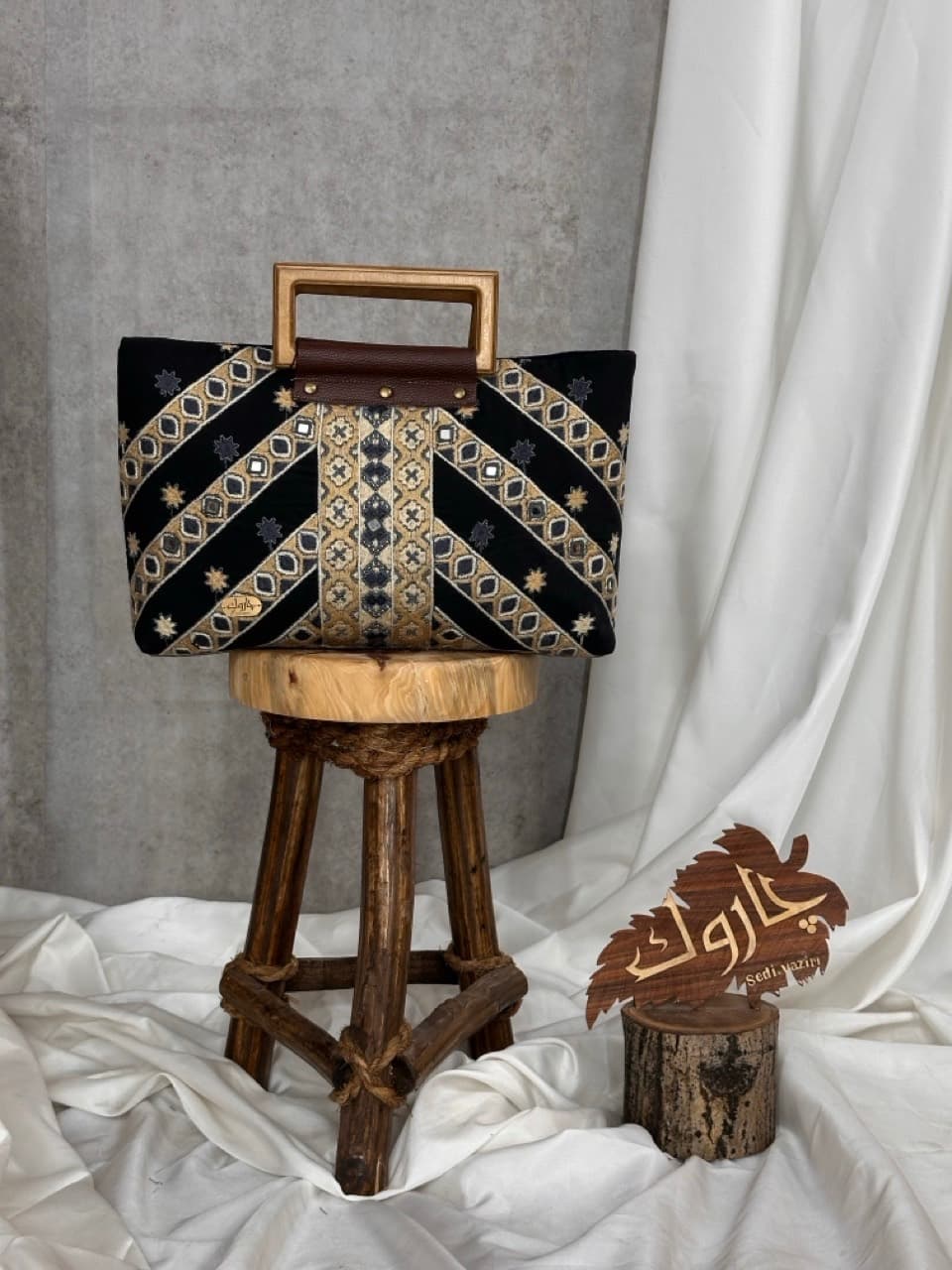 کیف مستطیل دسته چوبی 02
