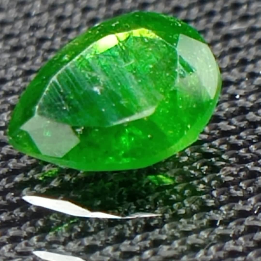 جواهر دمانتوئید D40