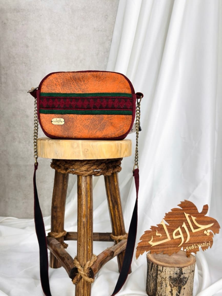 کیف طرح چرم زنجیری