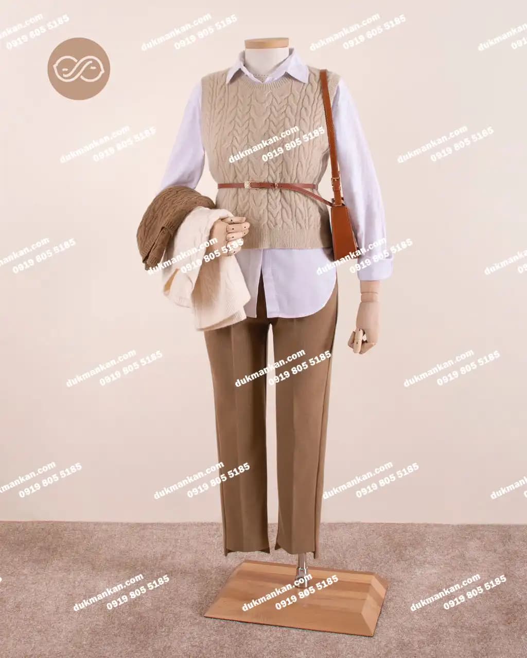 مانکن زنانه نیم تنه کد 608 با پایه چوبی راش