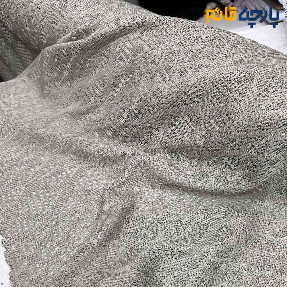 پارچه پاییزه و زمستانه بافت ظریف طرح لوزی ریز و درشت رنگ زیتونی عرض 150 کد 14079