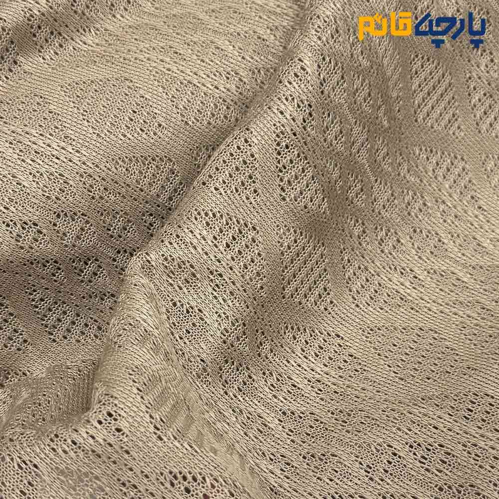 پارچه پاییزه و زمستانه بافت ظریف طرح لوزی رنگ نسکافه ای عرض 150 کد 14043 — تصویر ۳