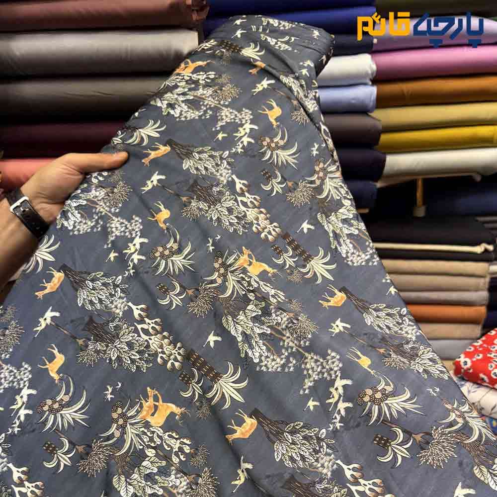 پارچه مجلسی سیلک ابریشم طرحدار زمینه سرمه ای طرح خاص عرض 150 کد 13953
