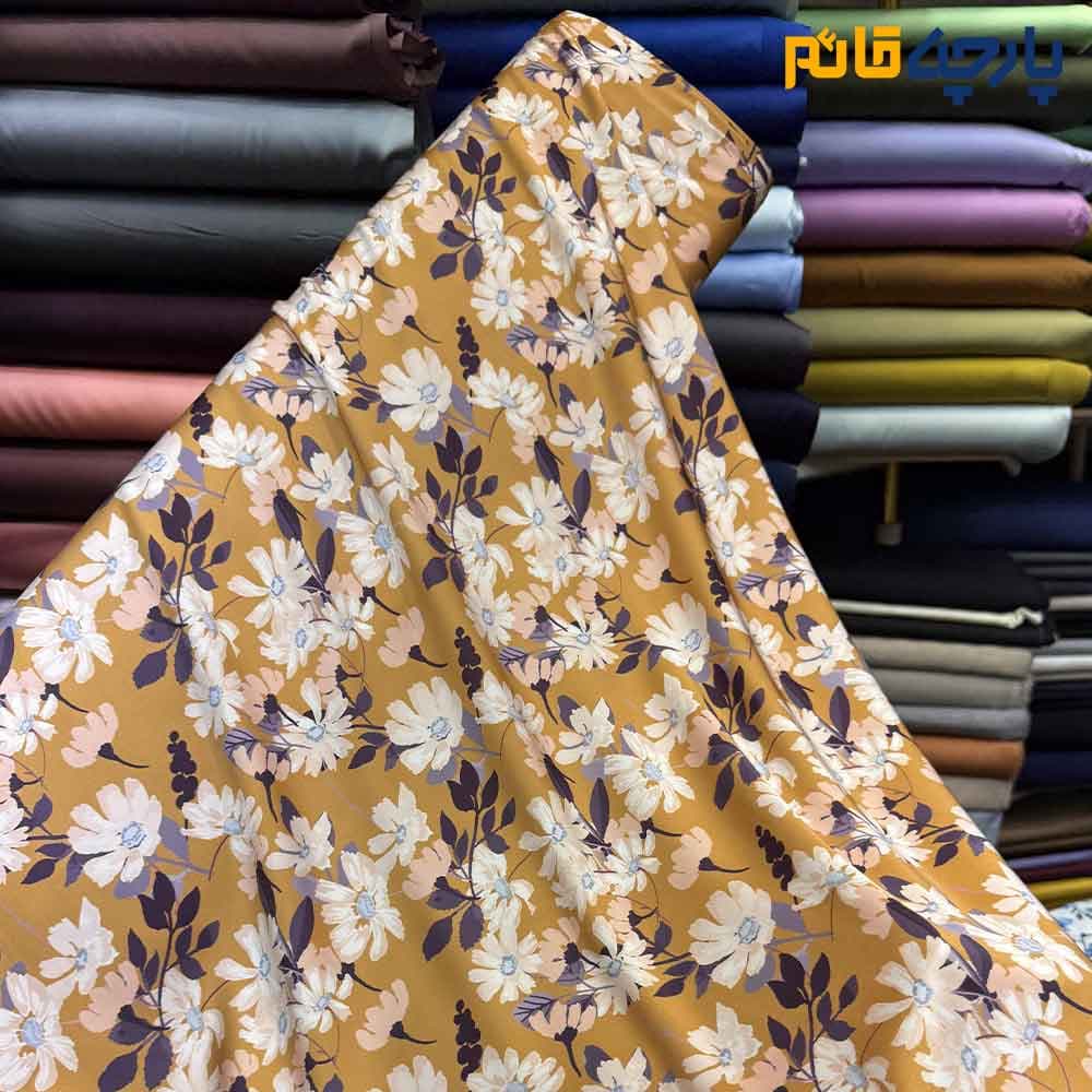 پارچه مجلسی سیلک ابریشم طرحدار زمینه خردلی خاص گل متوسط عرض 150 کد 13937 — تصویر ۲