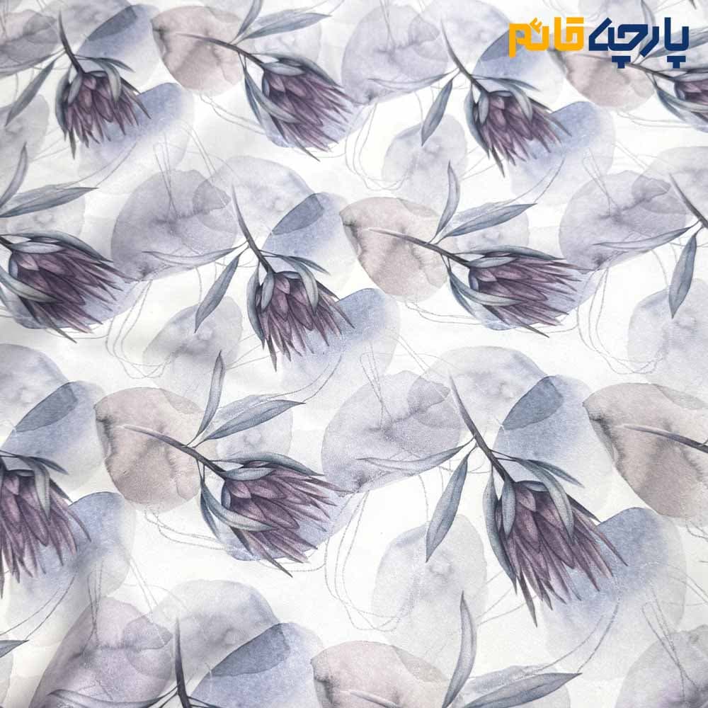 پارچه مجلسی سیلک ابریشم طرحدار زمینه سفید طوسی گل درشت عنابی عرض 150 کد 13906 — تصویر ۲