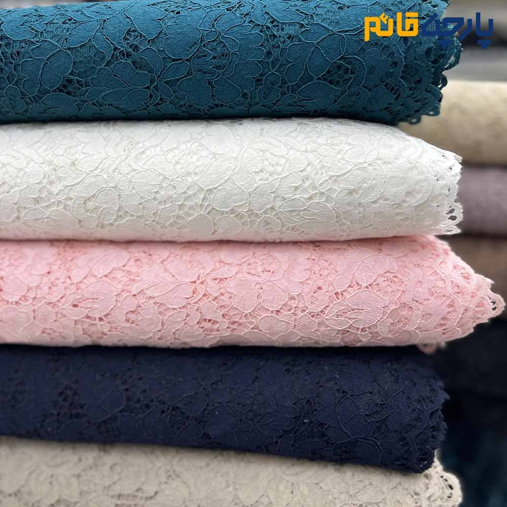 پارچه مجلسی دانتل کتان رنگ سبز فیروزه ای دو طرف حاشیه عرض ۱۵۰ کد 13737 — تصویر ۳