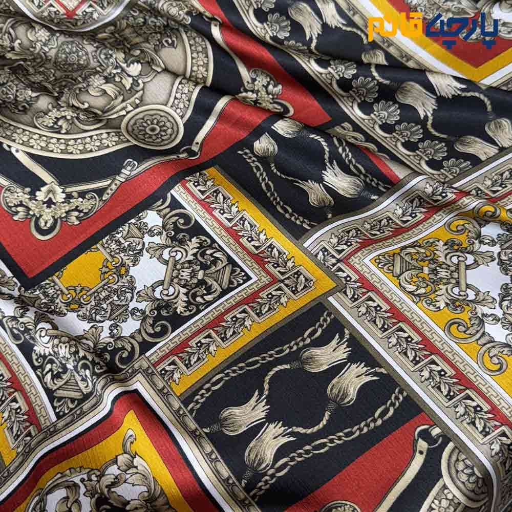 پارچه مجلسی سیلک ابریشم طرحدار طرح کتیبه رنگ قرمز طلایی عرض 150 کد 13588 — تصویر ۳