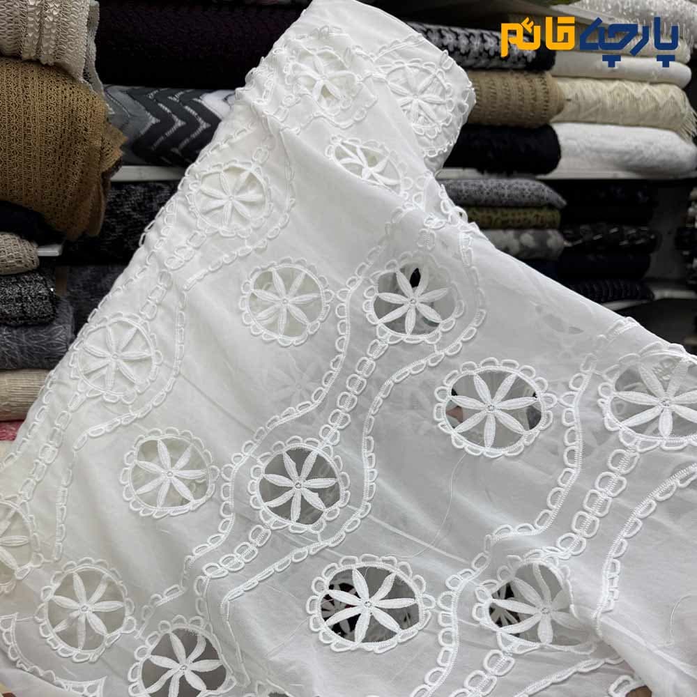 پارچه مجلسی تور کتان خاص رنگ سفید طرح دایره و گل عرض 150 کد 12717
