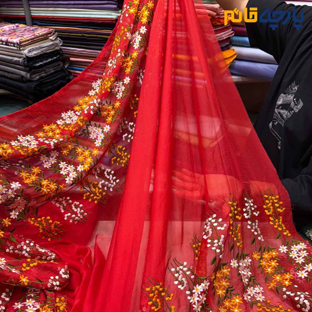 پارچه حریر طرحدار ابریشم ۲ طرف حاشیه رنگ قرمز خاص عرض ۱۵۰ کد 11812 — تصویر ۳
