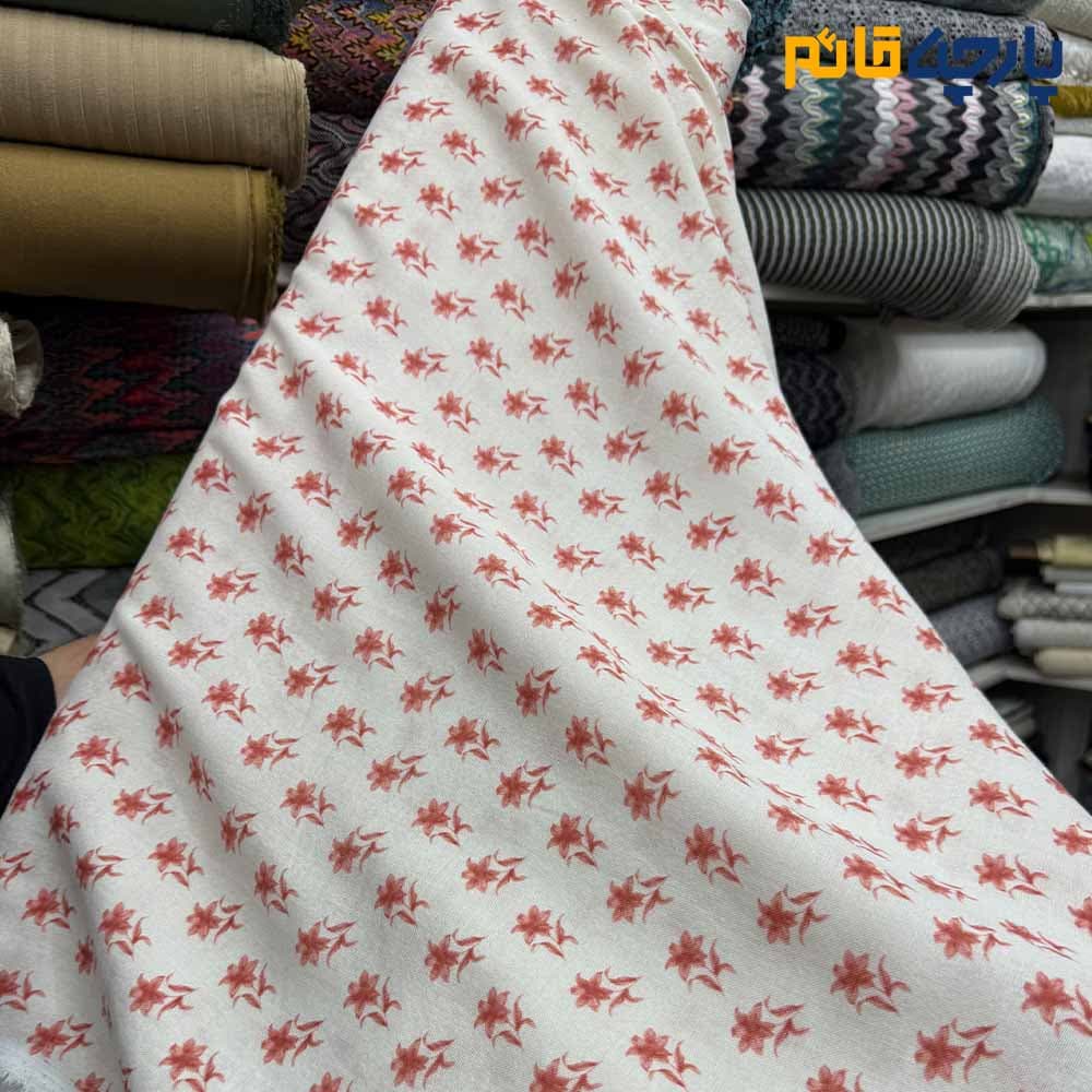 پارچه بهاره تابستانه لینن طرحدار کره ای زمینه کرم روشن طرح ریز آجری رنگ عرض ۱۵۰ کد11272