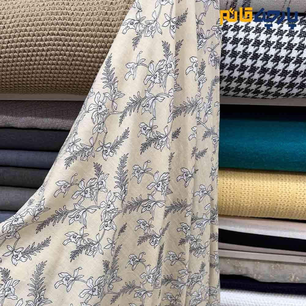 پارچه بهاره و تابستانه وال طرحدار زمینه کرم بژ روشن گل سفید خاص کد10150