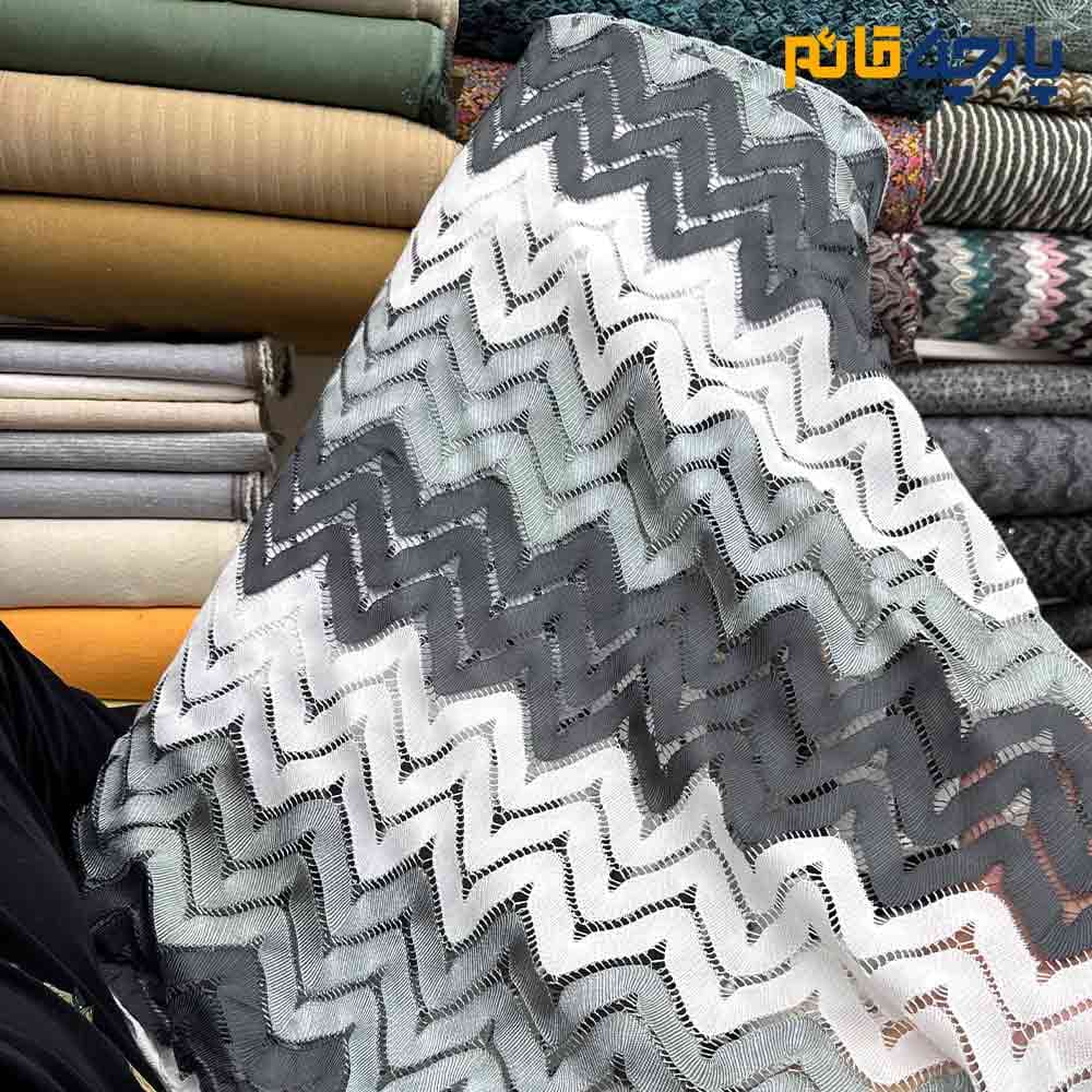 پارچه بهاره و تابستانه میسونی کره ای طرح متوسط رنگ طوسی سبز و طوسی سفید کد9991