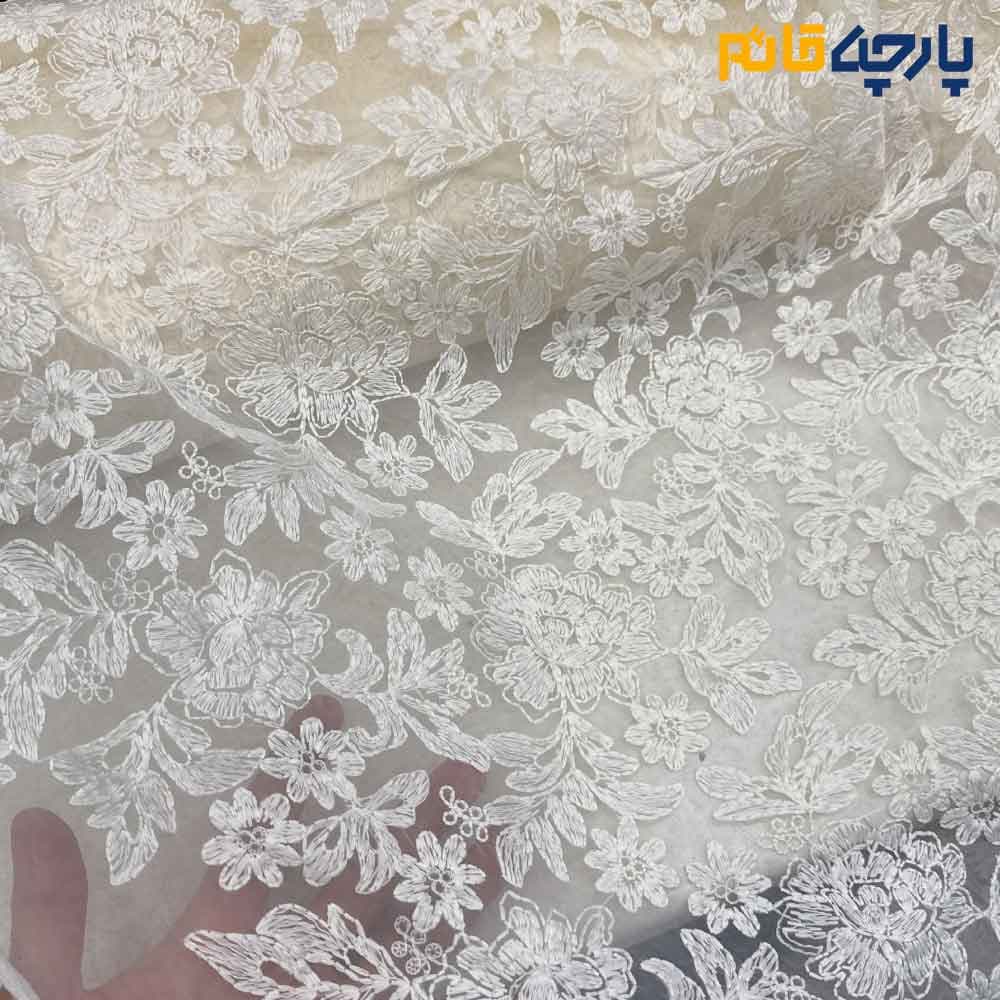 پارچه مجلسی تور کتان ایتالیایی گل هشتی خاص رنگ کرم طبیعی کد9643 — تصویر ۳