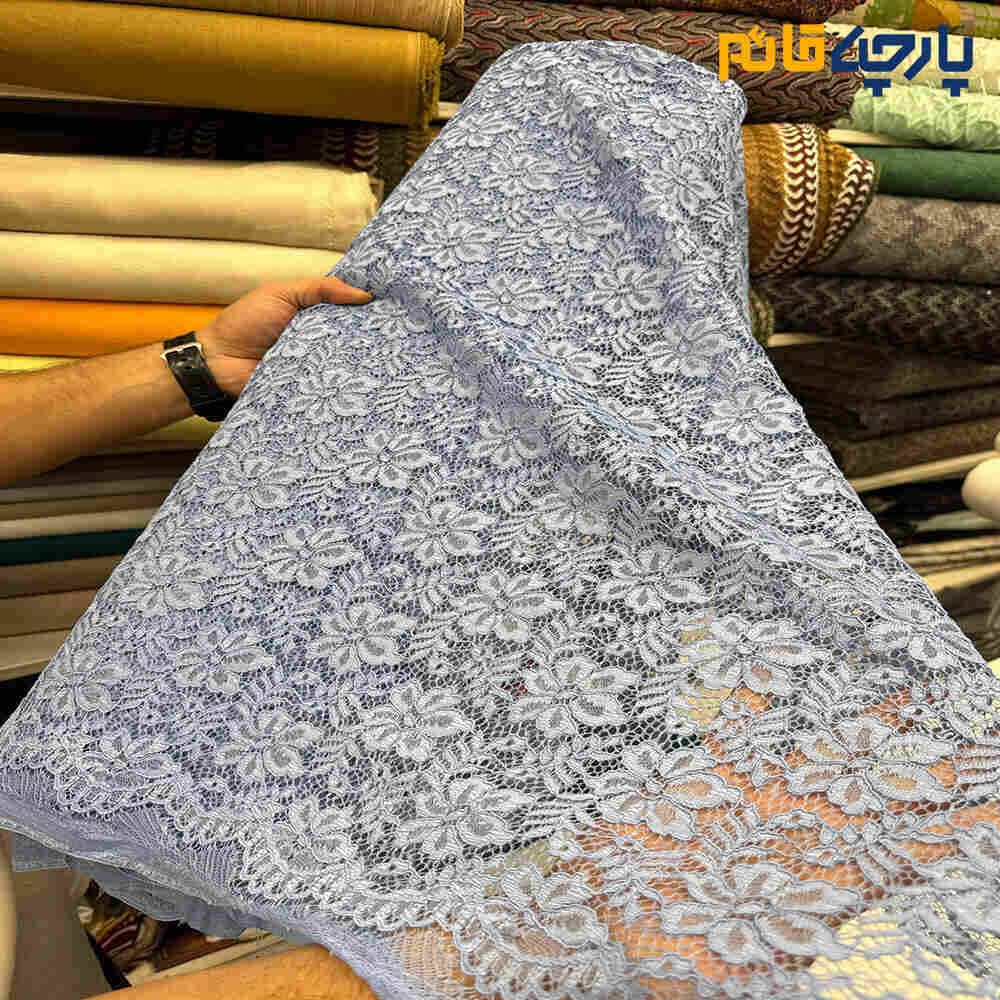 پارچه مجلسی دانتل قیطون دوزی برجسته دو طرف حاشیه رنگ آبی روشن خاص کد۹۲۸۹