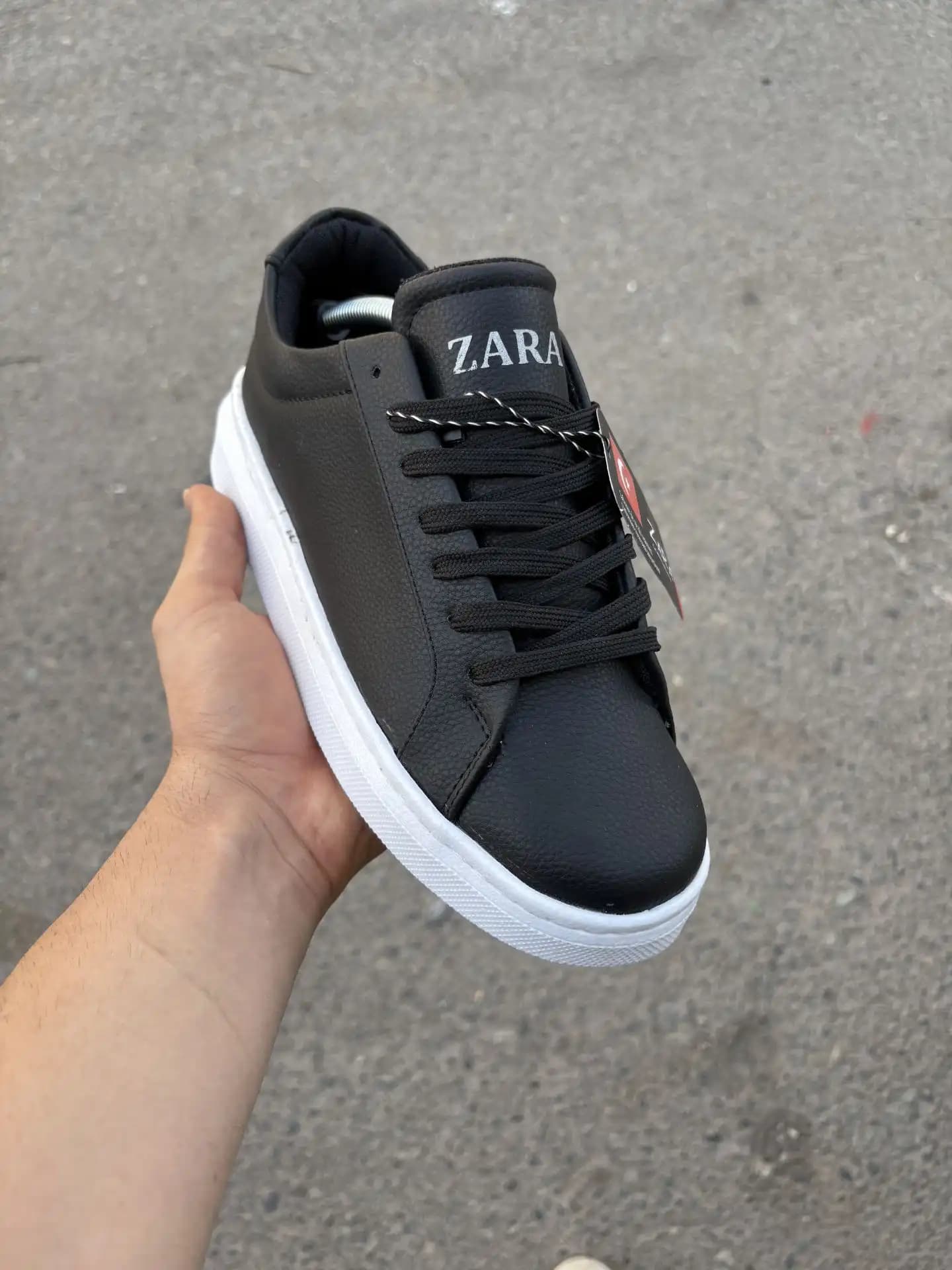 کفش ساده ونس زارا مشکی سفید / کد 4026 — تصویر ۲