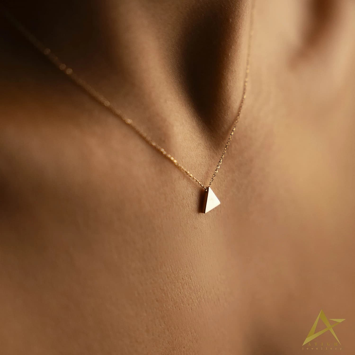 گردنبند مثلثی طلا زنانه